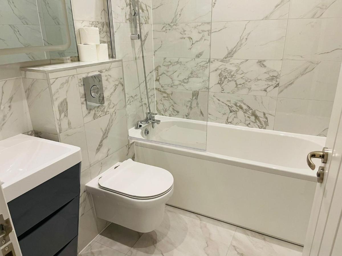 Salt Hill Windsor Legoland Eton Heathrow Luxury 2 Bed 1 Bath Free Parking Διαμέρισμα Σλόουθ Εξωτερικό φωτογραφία